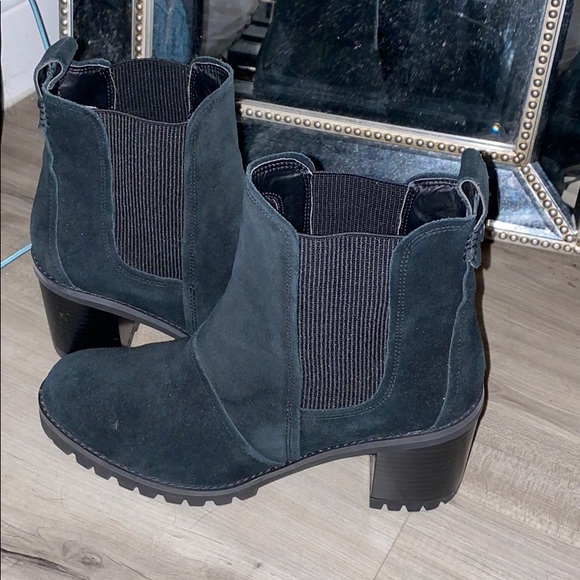 Suede UGG boots - Picture 4 of 10